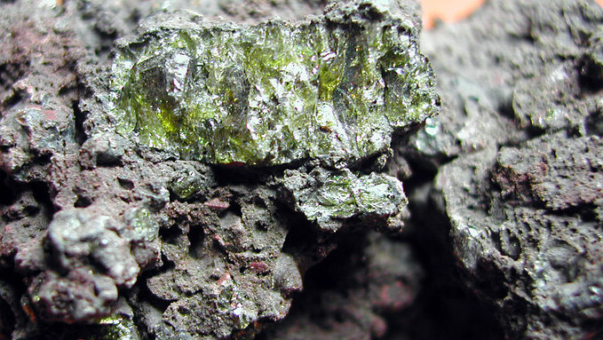 Roche Basalte à olivine02.jpg